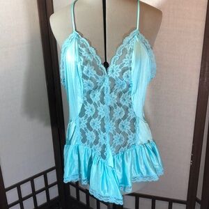 Vintage USA made Robe, sash, and cami top with lace panel and peplum style/sz L